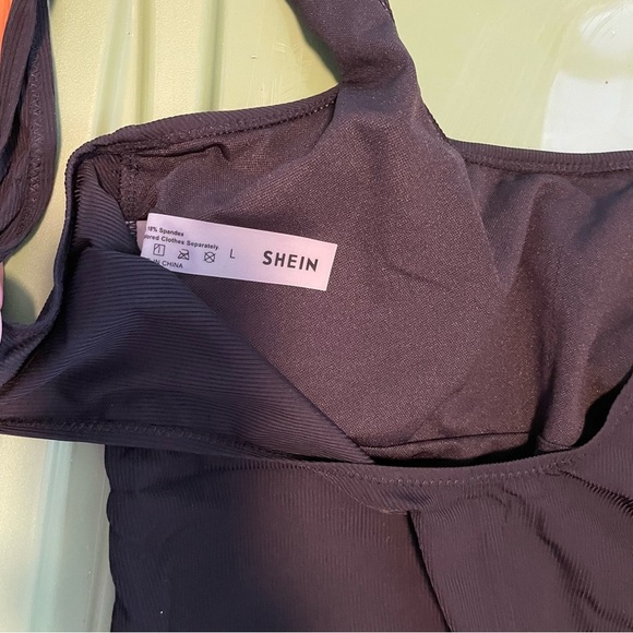 Black Swimsuit - Picture 6 of 7